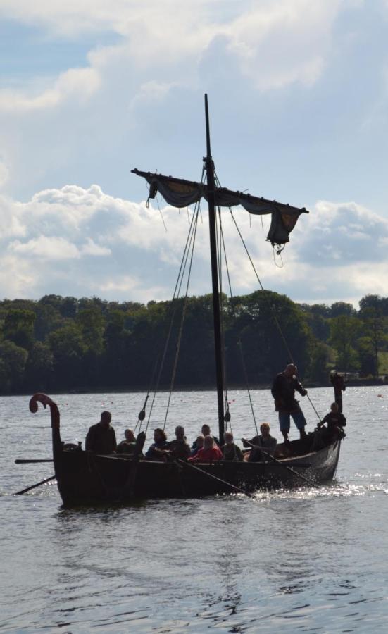 مبيت وإفطار Sosdala Vittfarnas Hird Vikingaby المظهر الخارجي الصورة