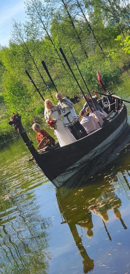 مبيت وإفطار Sosdala Vittfarnas Hird Vikingaby المظهر الخارجي الصورة