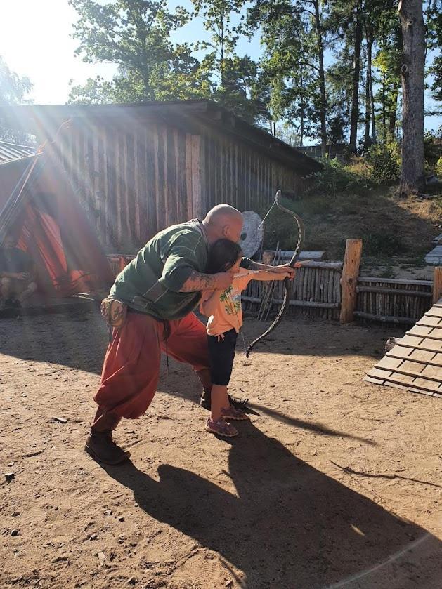 مبيت وإفطار Sosdala Vittfarnas Hird Vikingaby المظهر الخارجي الصورة
